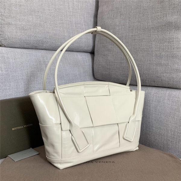 bottega veneta arco slouch bag white