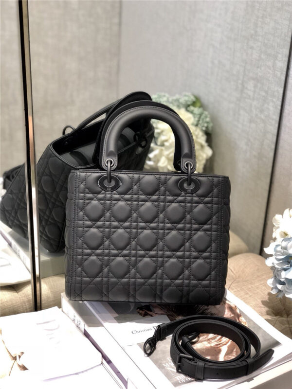 lady dior medium black