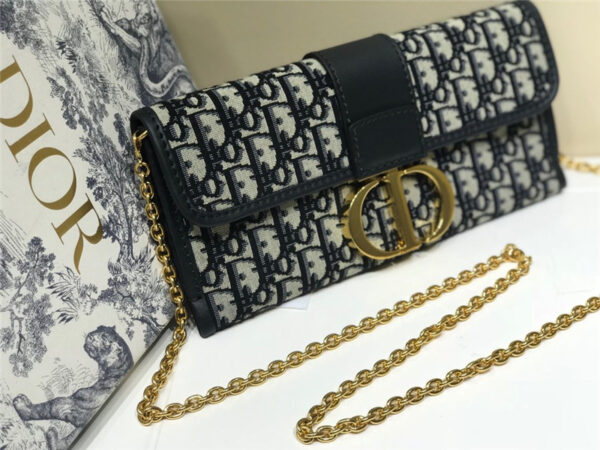 Dior 30 Montaigne chain clutch