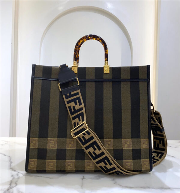 fendi shopping bag logo