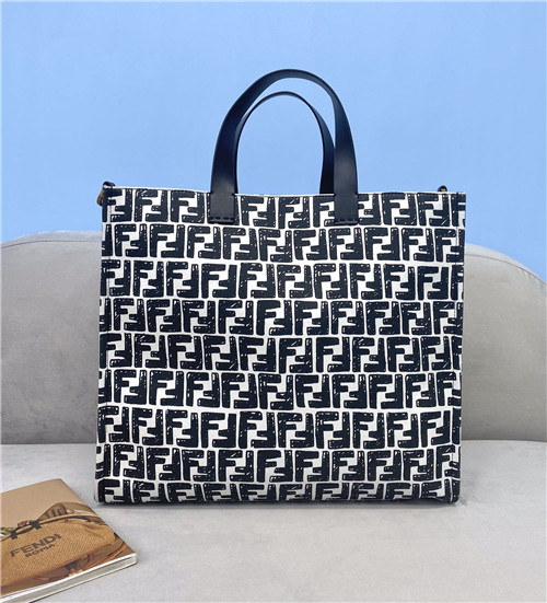 fendi shopping bag logo