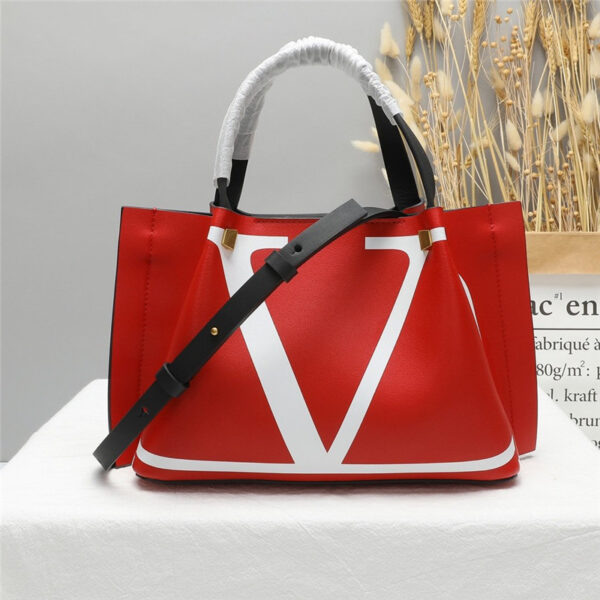 valentino garavani vlogo escape tote bag