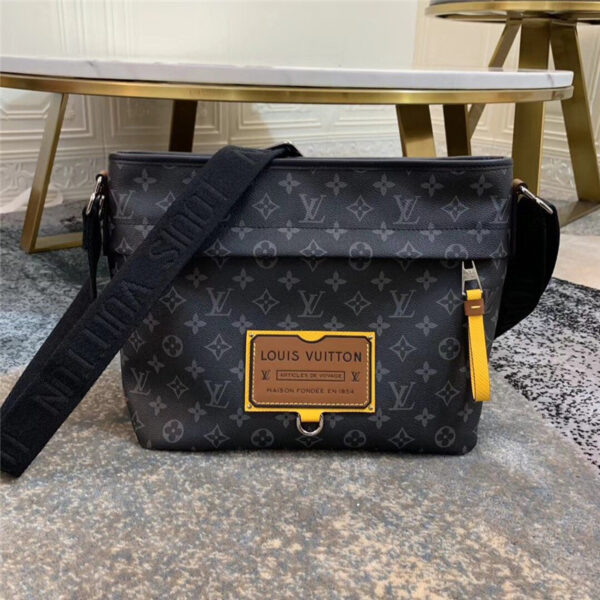 Louis Vuitton LV messenger pm voyager