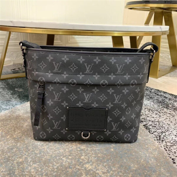 Louis Vuitton LV messenger pm voyager