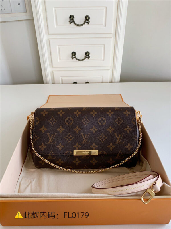 LOUIS VUITTON Favorite MM Monogram Canvas Bags