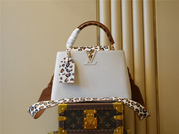 louis vuitton lv capucines medium bag